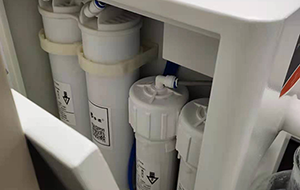 實(shí)驗(yàn)室超純水機(jī)如何更換純化柱?