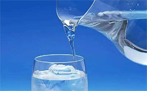 水放久了為什么有味道?